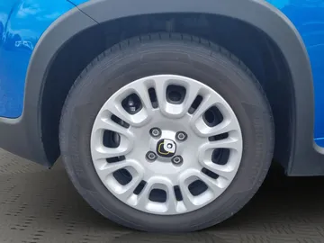 Car image 16