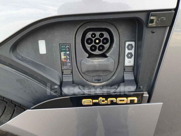 Audi e-tron 55 quattro 300 kW image number 22