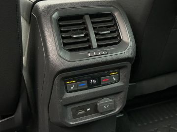 Car image 36