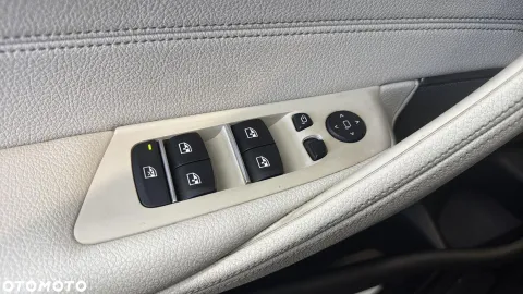 Car image 34