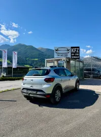 Car image 3