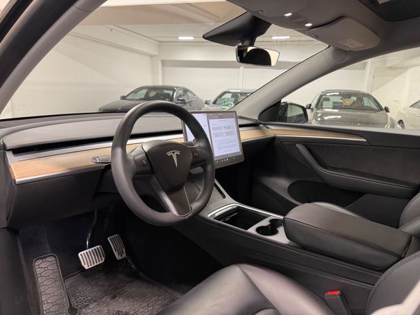 Tesla Model Y 220 kW image number 10