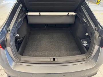 Car image 32