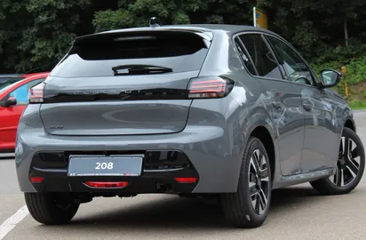 Car image 3