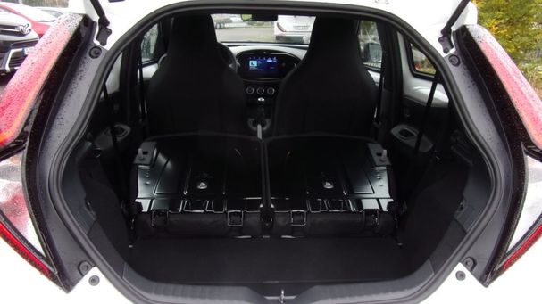 Toyota Aygo X 53 kW image number 17