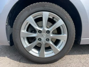 Car image 25