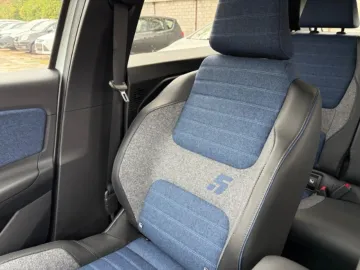 Car image 25