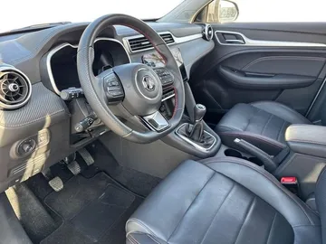 Car image 10