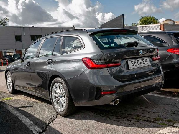 BMW 320 Touring e Advantage 150 kW image number 2