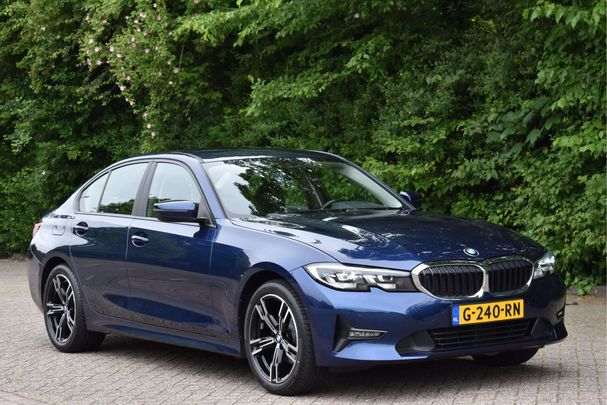 BMW 320i 135 kW image number 2