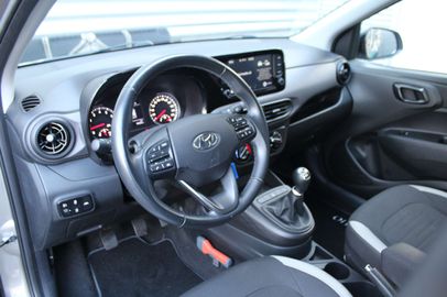 Car image 11