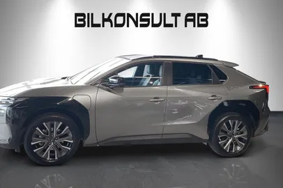 Car image 4