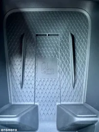 Car image 40