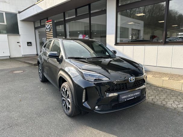 Toyota Yaris Cross 1.5 Hybrid Team Deutschland 85 kW image number 3