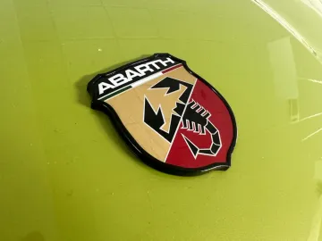 Car image 25