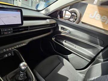 Car image 16
