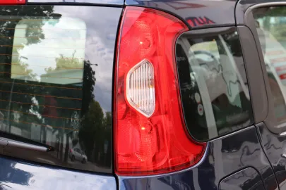 Car image 33