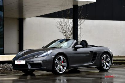 Car image 3