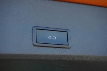 Car image 34