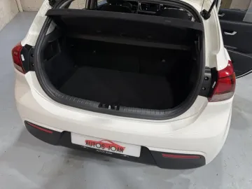 Car image 32