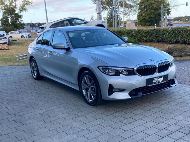 BMW 320i Sport Line 135 kW image number 8