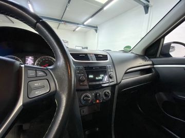 Car image 14