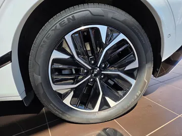 Car image 36