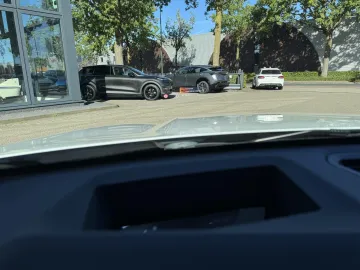 Car image 35