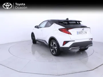 Car image 4