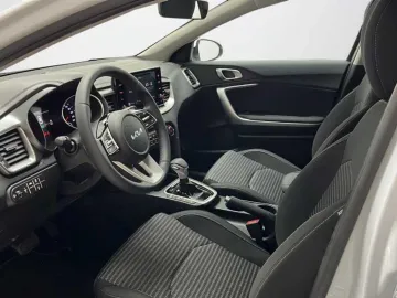Car image 20