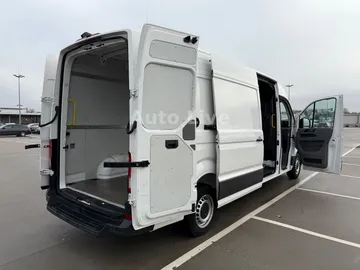 Car image 24