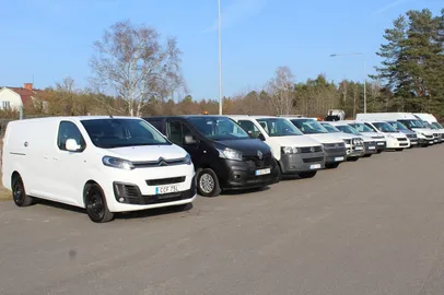 Car image 30