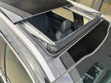Car image 32