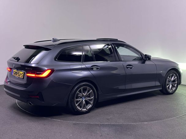 BMW 330e Touring Sport Line 216 kW image number 2