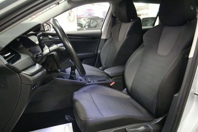 Car image 30