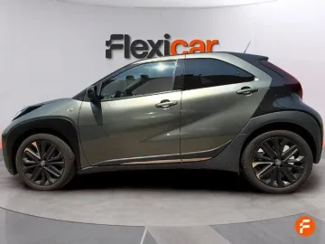 Car image 5