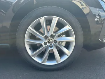Car image 38