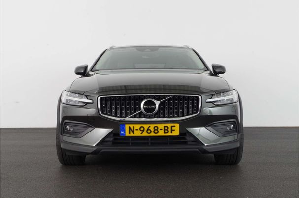 Volvo V60 Cross Country AWD Pro B5 185 kW image number 8