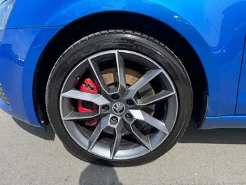 Car image 36