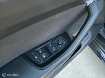 Car image 32