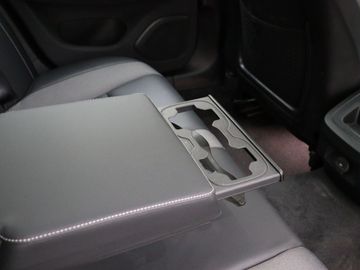 Car image 37