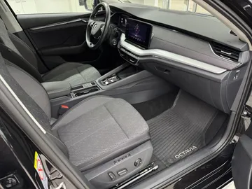 Car image 34