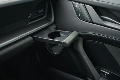 Car image 32