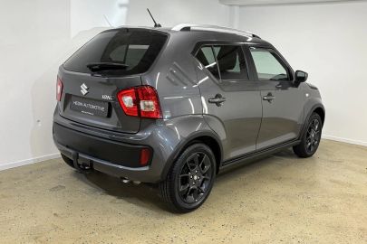 Car image 3