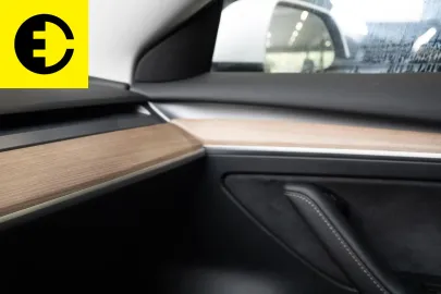 Car image 38