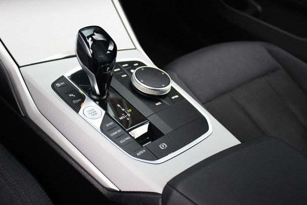 BMW 320i Touring 135 kW image number 24