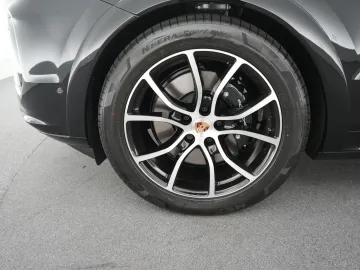 Car image 40