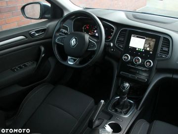 Car image 26