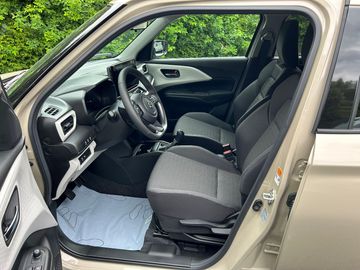 Car image 15