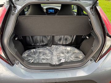 Car image 16